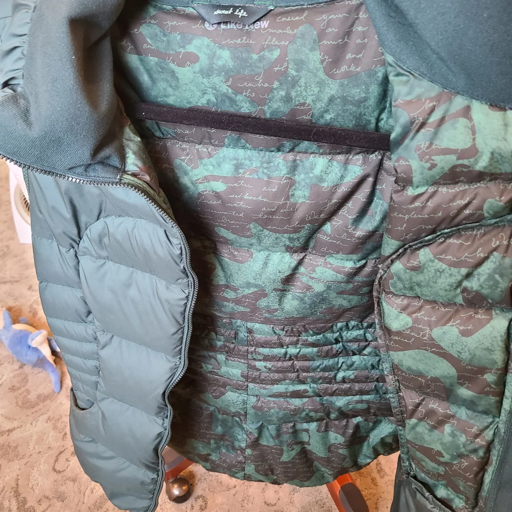 lululemon Quilted Puffy Vest - Picture 5 of 10